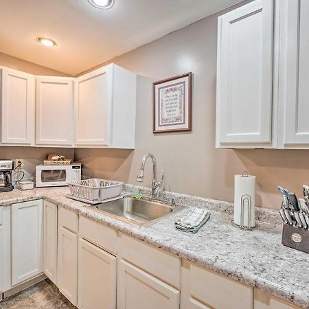 Lovely 3- Bedroom Apartment With Street Parking. Goshen Kültér fotó